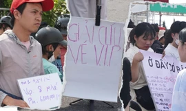 Phe vé giảm giá sát giờ G concert BLACKPINK tại Hà Nội: Có người giảm còn 1/3 giá gốc