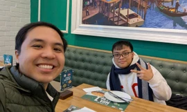 Hai Quán quân Olympia chung khung hình, hành trình "leo núi" có điểm chung thú vị