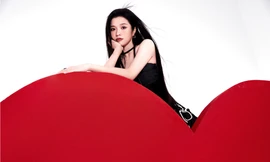 Khoe loạt ảnh mới, Suni Hạ Linh được fan Trung khen hết lời vào ngày "tỏ tình"