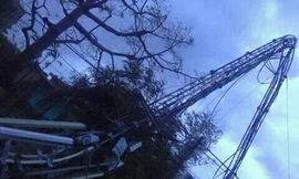 Cơn bão số 1 đã quật đổ hàng nghìn cột điện, hàng chục trạm BTS. Ảnh người dân cung cấp.