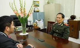 Thiếu tướng Trần Thế Quân trao đổi với PV báo Tiền Phong. Ảnh: Như Ý.