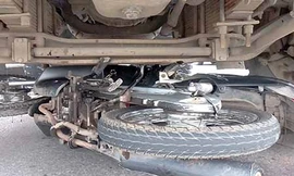 Xe 'hổ vồ' va xe máy 2 người chết