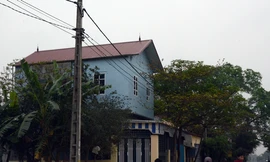 Căn nhà của vị Phó chủ tịch xã Văn Võ được xây dựng trên đất dịch vụ. Ảnh: Minh Đức