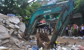 Hiện trường vụ sập nhà. 