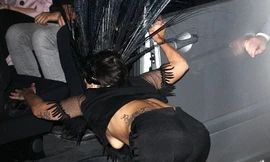 Lady Gaga lộ hàng vì phụ kiện ‘độc’