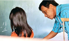 Ông thầy khuyết tật xóa mù chữ