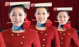 Vào 'lò' luyện tiếp viên hàng không Trung Quốc