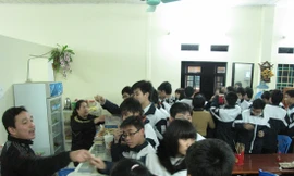 Hai Sở đồng tình đổi giờ, học sinh chịu khổ