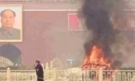 Chiếc xe jeep bốc cháy trước quảng trường Thiên An Môn