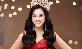 Đỗ Thị Hà nói gì khi netizen xôn xao việc tân Hoa hậu né tránh chuyện khoác eo?