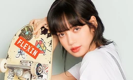 Cứ ngỡ Lisa không thể sống thiếu keo xịt tóc mái, hóa ra vật bất ly thân lại là thứ khác