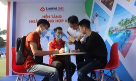 Chỉ cần 2 phút, mở thành công LienViet24h tại Sóng Festival