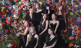 Cũng biến váy thành áo mà stylist của TWICE lại bị chê cắt xẻ đồ hiệu gây khó hiểu, vô lý