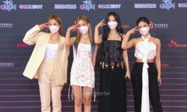 aespa gây sốc trên thảm đỏ vì mặc đồ kém sang, nhìn Giselle tưởng quên mang giày