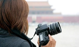 Bi hài chuyện nữ phóng viên trẻ tác nghiệp