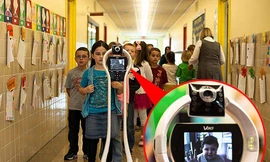 Robot VGo đến trường thay cậu bé Devon