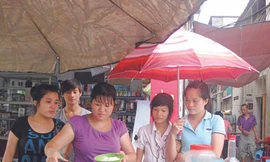 Siết thức ăn đường phố: Chưa dẹp cơ sở vi phạm