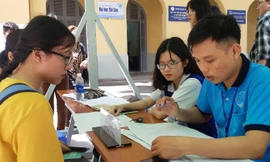 Thí sinh làm thủ tục nhập học tại ĐH Sài Gòn