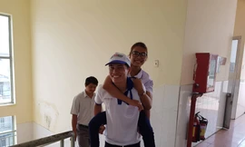 Nữ sinh viêm tủy và 'ước mơ' cháy bỏng vào đại học