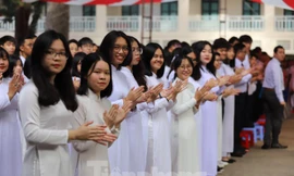 Hơn 73.000 học sinh khối 12 cả hai hệ giáo dục phổ thông và giáo dục thường xuyên của TPHCM sẽ quay trở lại trường học vào sáng thứ 2 (ngày 9/3)