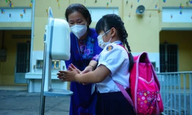 Sáng nay, hơn 800.000 học sinh TPHCM lần đầu đến trường trong năm học mới