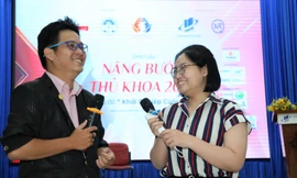 Nâng bước thủ khoa 2022: Sinh viên được truyền lửa 'khởi nghiệp'