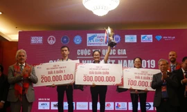 Hai chị em Thu Hiền (Á quân) và Phương Trinh (Quán quân) cuộc thi Siêu trí nhớ Việt Nam