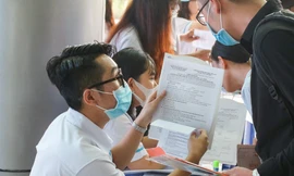 Thí sinh tham gia tư vấn, nộp hồ sơ tại 1 trường đại học ở TPHCM