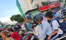 Lùi giờ học ở TPHCM, lãnh đạo phòng giáo dục nói khó thực hiện