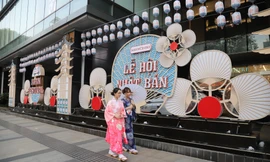 Rừng hoa anh đào giữa trung tâm TPHCM