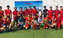 Đội bóng Trường THPT Thành Nhân vô địch giải Tiền Phong Champion Cup 2020