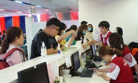 Thí sinh làm tục nhập học tại Trường ĐH Quốc Tế Hồng Bàng