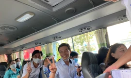 Hàng ngàn giảng viên 'tay xách, nách mang' đi làm nhiệm vụ thi tốt nghiệp THPT