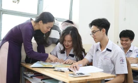 'Nước rút' ôn thi tốt nghiệp THPT: Trường tăng cường kiểm tra, trường tổ chức thi thử