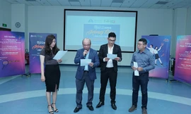 Ban tổ chức cuộc thi đọc đề thi Nhà thiết kế tương lai 2019