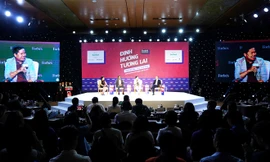 Các diễn giả trao đổi tại Hội nghị giáo dục 2019