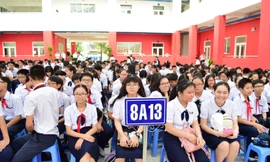 Hiện TPHCM thu học phí bậc THCS theo hai mức: 100.000 đồng mỗi tháng trên một học sinh tại 19 quận và 85.000 đồng với học sinh ở 5 huyện. Bình quân học phí thu được 350 tỷ đồng mỗi năm.