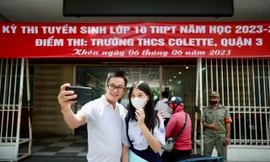 TPHCM: Nhiều phụ huynh nghỉ việc đưa con đi thi vào lớp 10