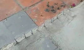 Hãi hùng dãy chông sắt tua tủa trên vỉa hè trước căn nhà ở Sài Gòn