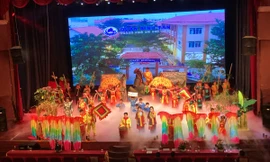Học sinh tiểu học TPHCM hóa thân các anh hùng dân tộc "kể chuyện" lịch sử bằng tiếng Anh