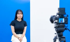 Nữ sinh mồ côi được tặng học bổng và hỗ trợ phí sinh hoạt toàn khóa