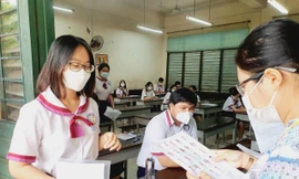 TPHCM: Đình chỉ thí sinh mang điện thoại di động vào phòng thi