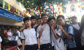 Học sinh TPHCM thi Toán sáng ngày 3/6