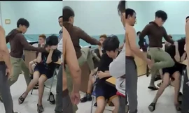 Hình anh hai thiếu niên bị đánh ở Trường THCS Nguyễn Văn Tố, quận 10 làn truyền trên mạng xã hội