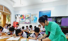"Lớp chạy", "lớp ảo" vì thiếu giáo viên và phòng học