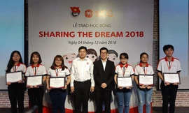 Trao 20 suất học bổng bảo trợ toàn phần cho sinh viên