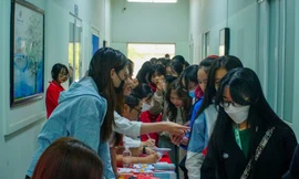 Phó hiệu trưởng một trường đại học bị tố dùng bằng tiến sĩ chưa được công nhận