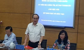 Bí thư thành ủy TPHCM cho biết, TP đang xem xét miễn giảm học phí bậc THCS 