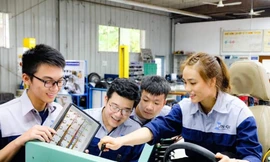 Sinh viên Trường ĐH Sư phạm Kỹ thuật TPHCM trong giờ học thực hành