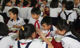 Học sinh TPHCM trong giờ an trưa ở trường